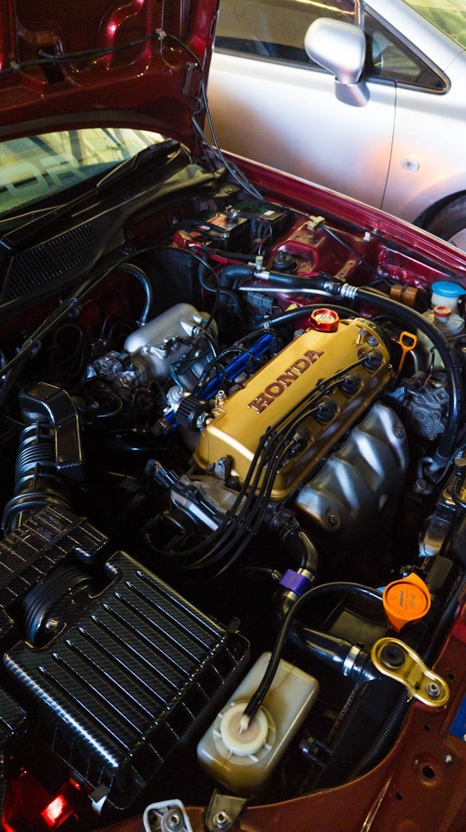 Honda engine, beautifully detailed and maintained.